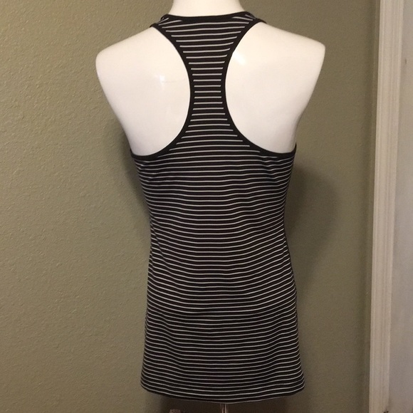 Brooks athletic top Size Medium - Picture 5 of 6